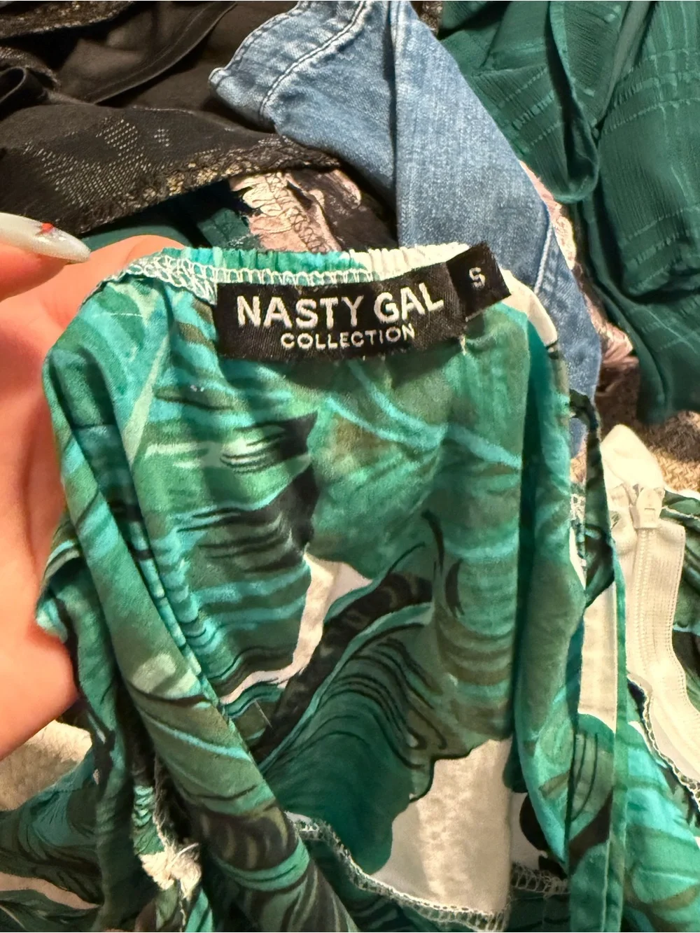 Nasty Gal Green & White Tropical Button-Front Romper - Picture 5 of 6